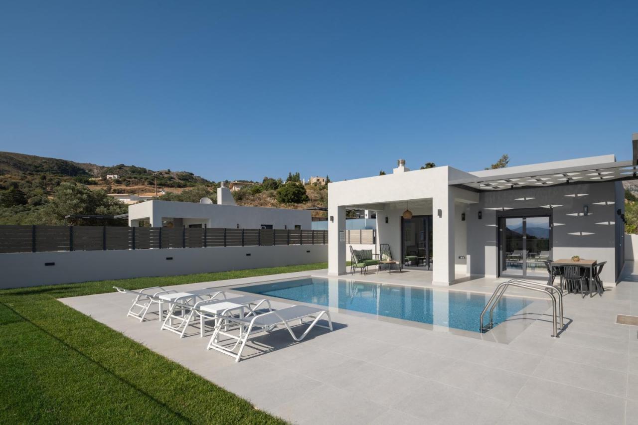 Eolides Villas , Quite Idyll Of Rural Bliss,By Thinkvilla Lambiní 외부 사진